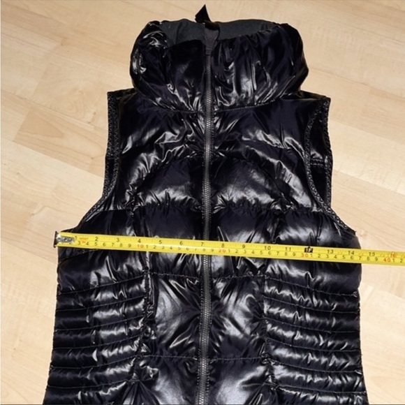 Lululemon Fluffin Awesome Vest Black shiny
goose down size 4 in great condition - Picture 6 of 8